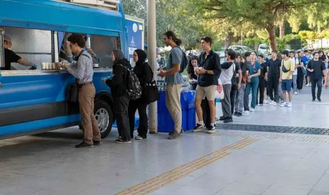 İzmir'de 6 üniversitede 4 bin öğrenciye "sıcacık" destek