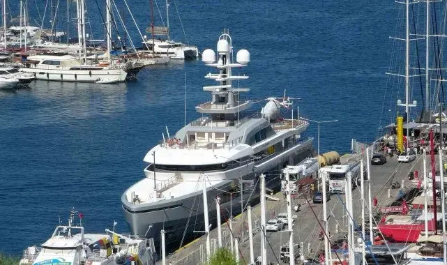 Fethiye'de "Cloudbreak" İsimli Mega Yat 65 Ton Yakıt Aldı