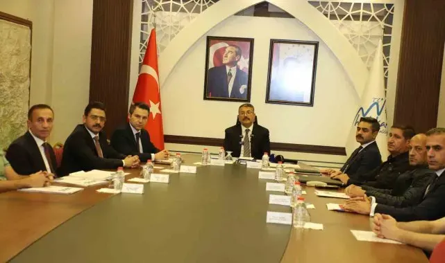 Hakkari Valisi Çelik: "Bin 800 kişilik kurtarma ekibi kurduk"