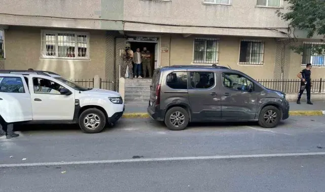 Avcılar'da özel harekat destekli aranan şahıs operasyonu:2 gözaltı