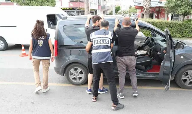 Mersin polisi okul önlerinde 'kuş uçurtmuyor'