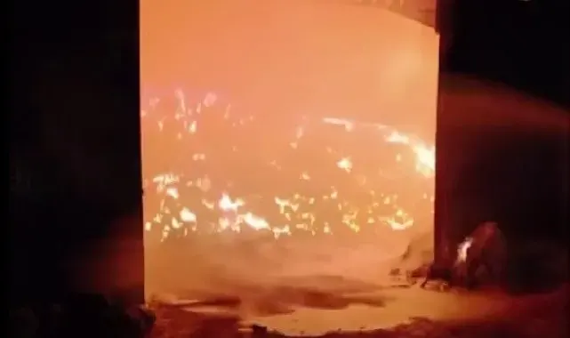 Sivas'ta korkutan yangın: 20 bin balya saman kül oldu