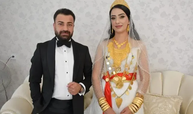 Van'da aşiret düğününde geline 4 kilo altın, damada 10 milyon TL takıldı