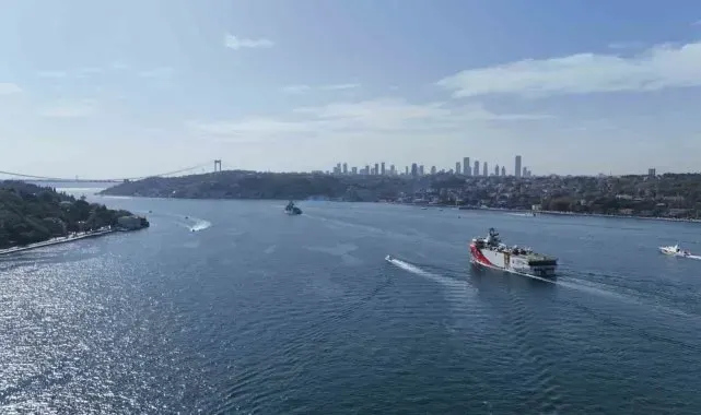 Oruç Reis Araştırma Gemisi İstanbul Boğazı'ndan geçti