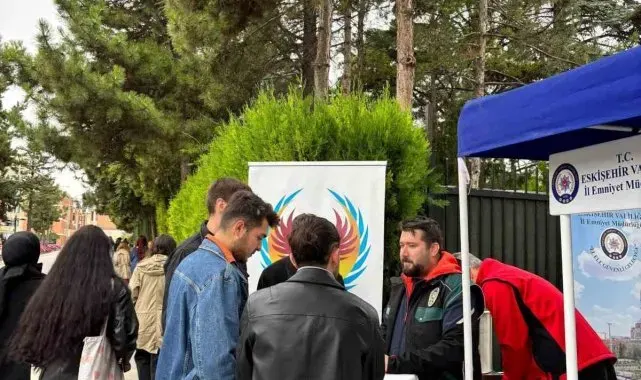Polis, Anadolu Üniversitesi'nde 10 bin 200 öğrenciyi bilgilendirdi
