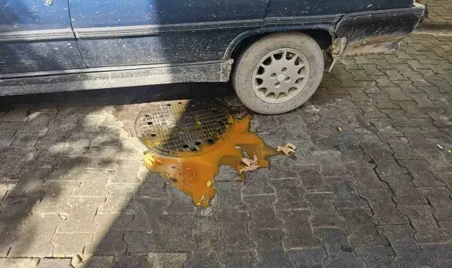Bandırma'daki kanalizasyondan yağ fışkırdı