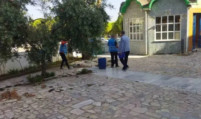 Bandırma'daki camileri yükümlüler temizledi