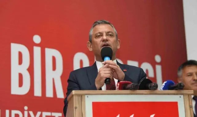 CHP Genel Başkanı Özgür Özel, Esenyurt'ta üye katılım törenine katıldı