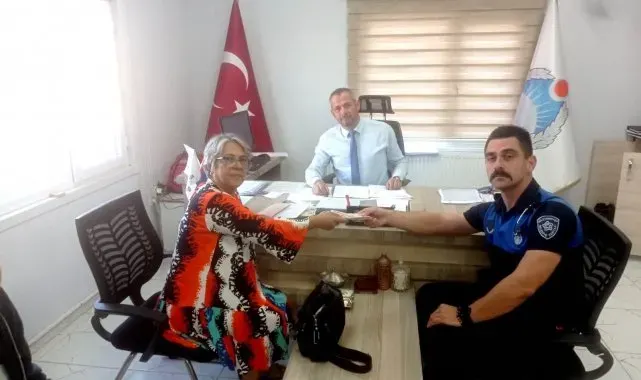 Emekli maaşını ATM'de unuttu