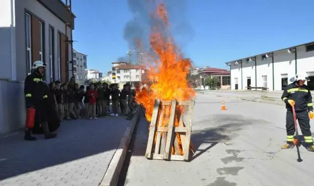 Yozgat'ta öğrencilere yangına müdahale eğitimi verildi