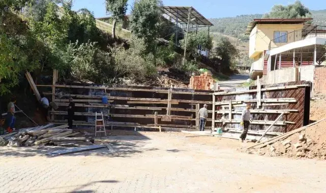 Hisarcık'ta köy meydanı genişletiliyor