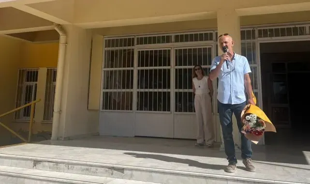 İzmir'de 48 yıllık öğretmene duygusal veda