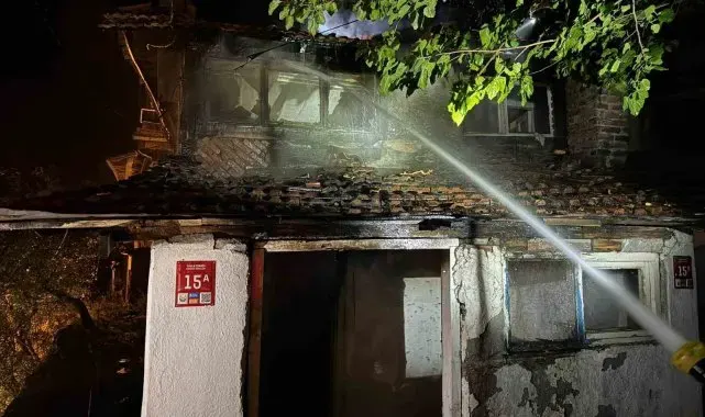 Kastamonu'da metruk evde çıkan yangın paniğe neden oldu