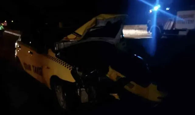 Sivas'ta otomobil traktöre çarptı:1 ölü, 1 yaralı