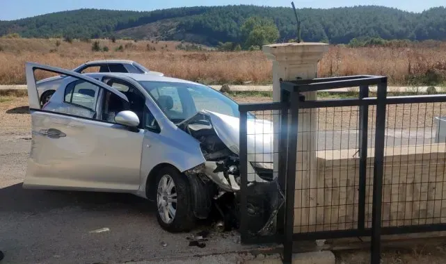 Otomobil istinat duvarına çarptı: 2 yaralı