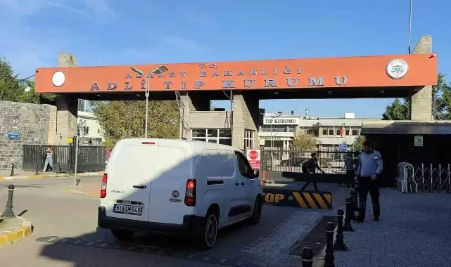 Cem Garipoğlu'nun ailesi, DNA örneği vermek için Adli Tıp'a geldi
