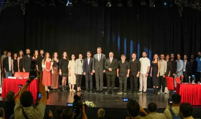 Manisa Şehir Tiyatrosu perdelerini Manisalılar için açıyor