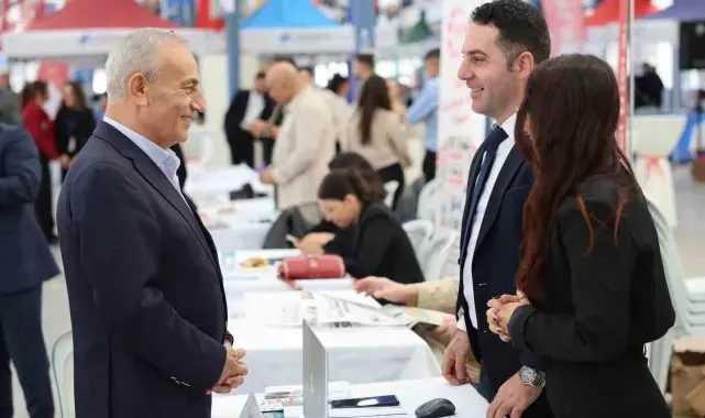 Küçükçekmece Belediyesi iş arayan ve işverenler arasında köprü oldu