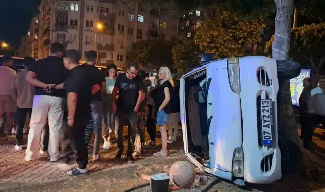 Ticari taksi ile minibüs çarpıştı, ortalık savaş alanına döndü