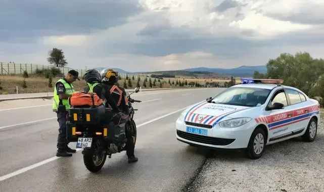 Kütahya'da Jandarma Trafik Timlerinden motosiklet ve motorlu bisiklet denetimi
