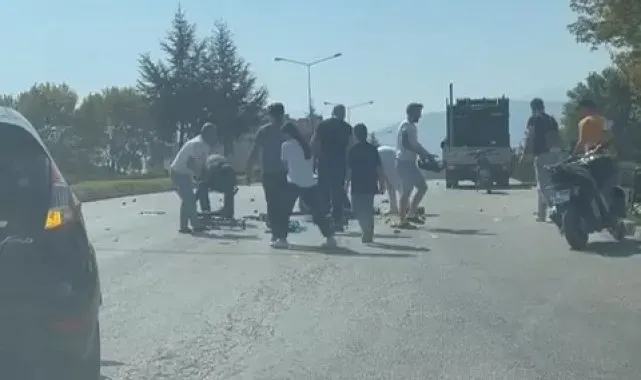 Bursa'da yürek ısıtan görüntü...Yere dökülen armutları gören sürücüler yardımına koştu