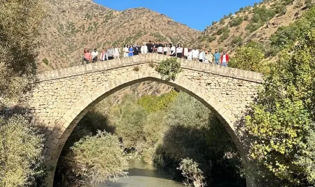 120 kişilik grup Şemdinli'nin tarihi mekanlarını gezdi