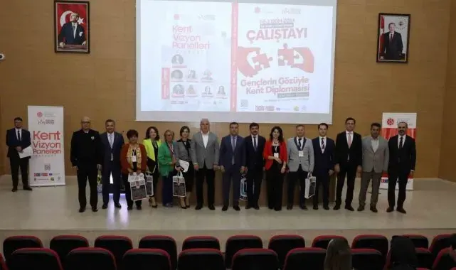 Bayburt'ta "Kent Vizyon Panelleri Bayburt" paneli düzenlendi