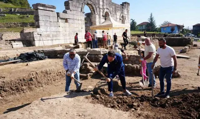 Kazmayı bu sefer ateş savaşçıları vurdu
