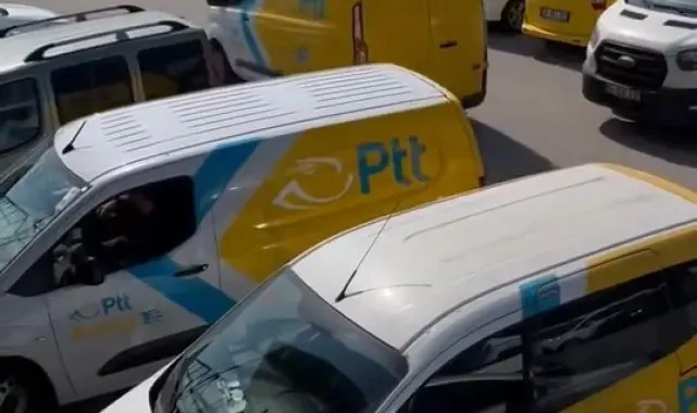 PTT'nin dağıtım araçlarıyla halı saha maçına geldiler