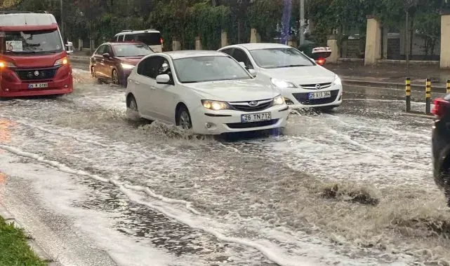 Eskişehir güne yağmurla uyandı
