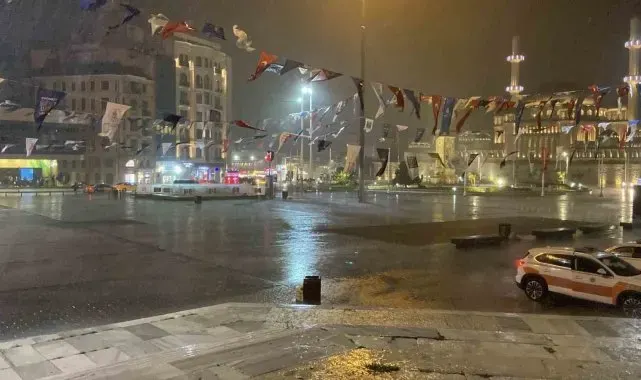 İstanbul'da sağanak yağış etkili oluyor