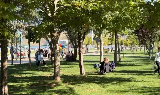 Tatvanlılar güzel havayı sahilde değerlendirdi