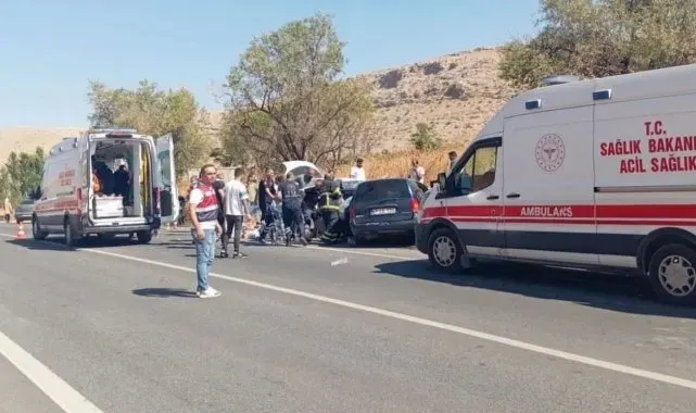 Mardin'de iki otomobil çarpıştı: 12 yaralı