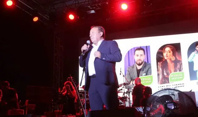 Melek Mosso, Mustafa Taş ve İhsan Eş, Mut'ta hayranlarıyla buluştu