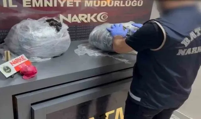 Batman'da durdurulan bir araçta uyuşturucu yakalandı: 2 kişi tutuklandı