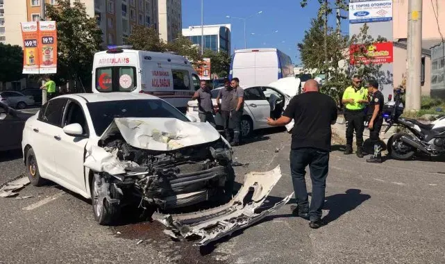 Tekirdağ'da 3 kişinin yaralandığı kaza kamerada