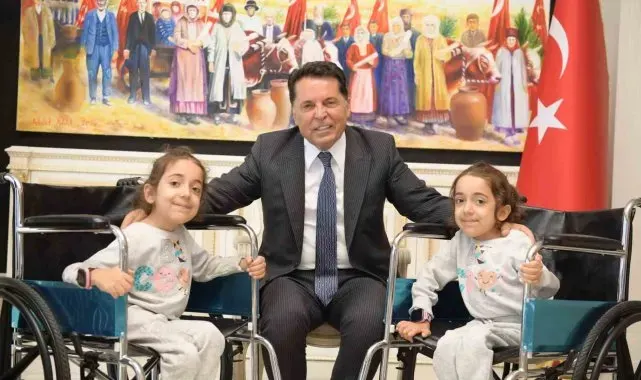 Esenyurt Belediye Başkanı Özer, SMA hastası ikizleri makamında ağırladı