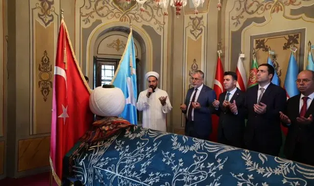 Bakan Işıkhan, Ertuğrul Gazi Türbesi'nde dua etti