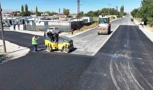Kahramanmaraş Büyükşehir Belediyesi'nden Elbistan'da asfalt atağı