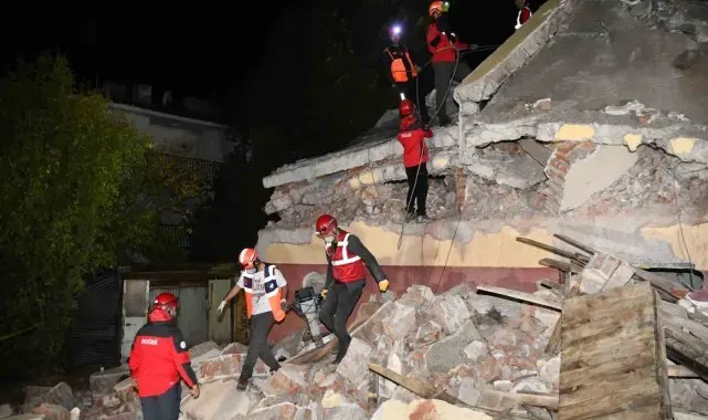 Depreme hazırlanan Tunceli'de gerçeğini aratmayan tatbikat