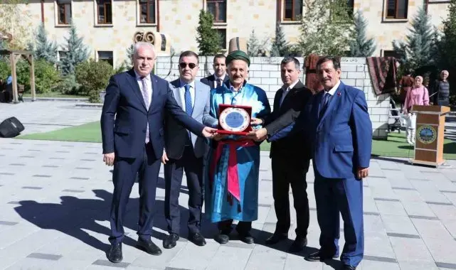 Bayburt'ta yılın ahisi Mürsel Baykal seçildi