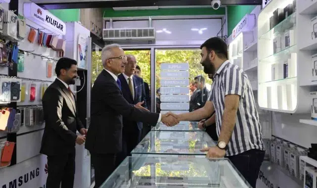 Bakan Uraloğlu, esnaflarla bir araya geldi