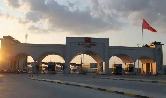 Sınırda dehşet saçmıştı: Polise satırla saldıran Yunan sürücü tutuklandı