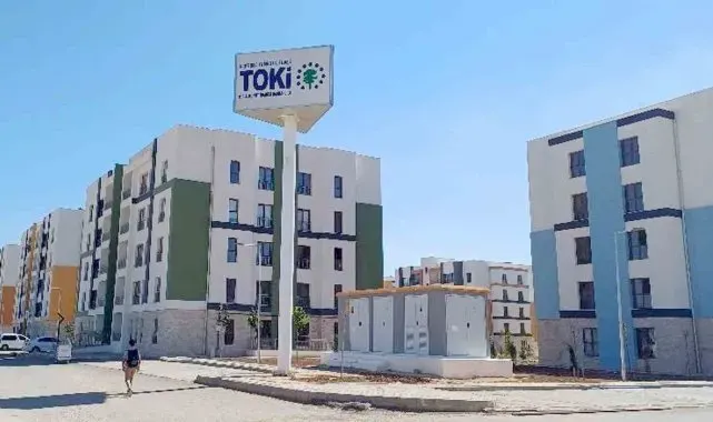 Arabanlı depremzedeler kalıcı konutlara yerleşmeye başladı