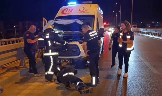 Antalya'dan Akseki'ye giden ambulansın motorunda yangın çıktı