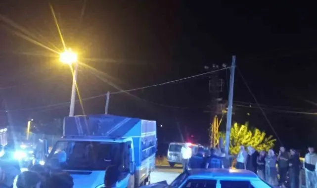 Kamyonetle çarpışan Tofaş hurdaya döndü: 3 yaralı
