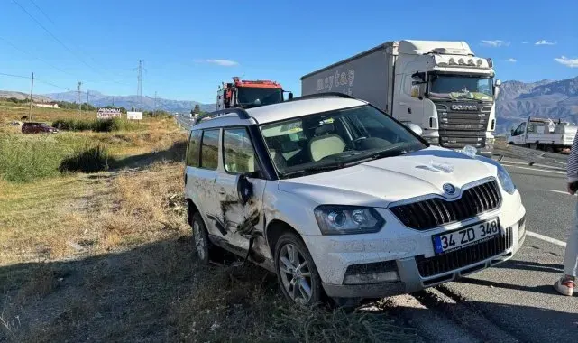 Erzincan'da trafik kazası: 3 yaralı