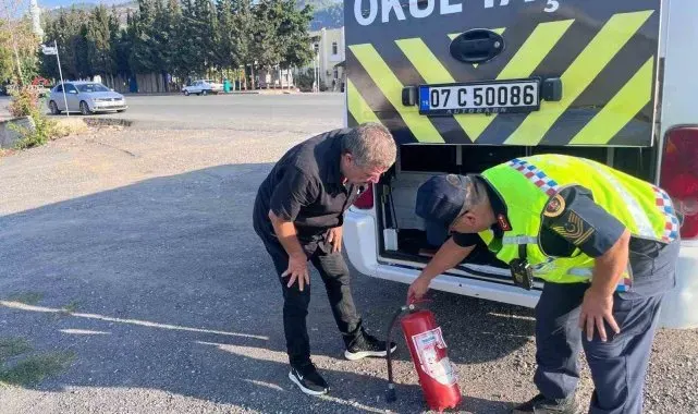 Jandarma Gazipaşa'da okul servislerini denetledi