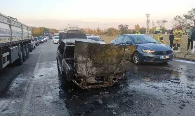 Seyir halindeki otomobil alevlere teslim oldu