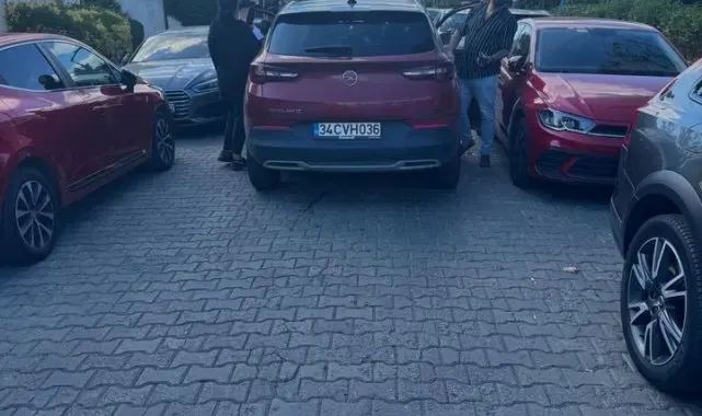 Başakşehir'de iki kadın sürücünün ters yön kavgası kamerada